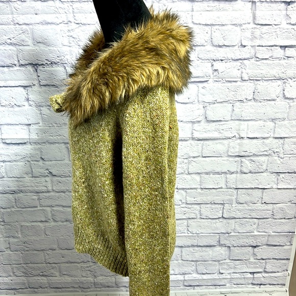 🆕Fever Cardigan w/ Removable Faux Fur Collar - Picture 3 of 16